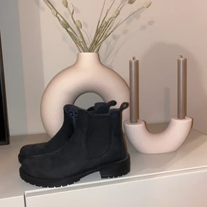 Skor  - Skor i nästan nyskick