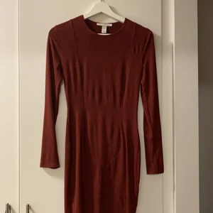 Klänning från Nelly  - Klänning från Nelly i mocka storlek S. Använd ett fåtal gånger så mycket bra skick 