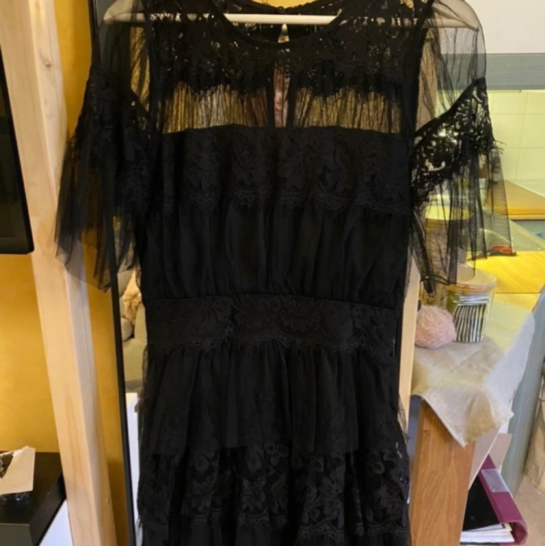 Svart spetsklänning - 90