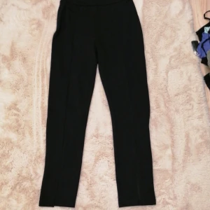 Kostymbyxor  - Kostymbyxor från shein med liten öppning där nere vid bena, hur fina som helst. Använda en gång 
