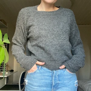 Stickad tröja HM - Jättefin stickad grå tröja från HM, fint skick🥰