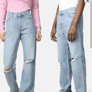 Ett par jättefina jeans som jag fick, som tyvärr är alldeles för små. Jeansen är använda sammanlagt 10 minuter och är helt i nyskick. Frakt tillkommer❤️