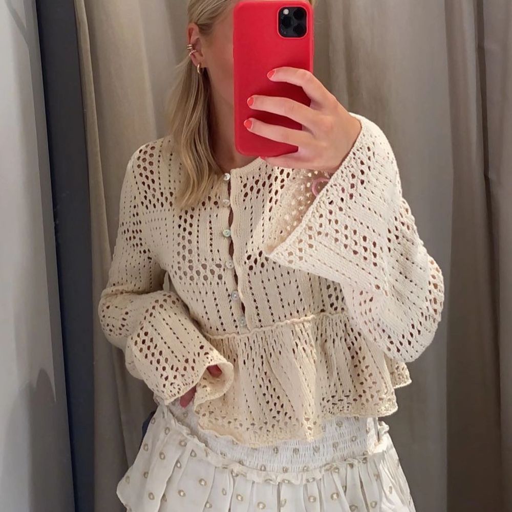 Säljer min finaste tröja från zara😍😭säljer för 300kr! . Tröjor & Koftor.