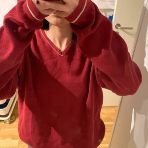 Röd tröja - mysig tröja från second hand, används tyvärr inte längre💕 