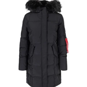 Clermonte vinterjakke - Jakken er nyvaska og er i god tilstand. Kunn brukt et parr ganger. Pelsen på jakken er også i god tilstand. Sending av jakke koster 50-150kr