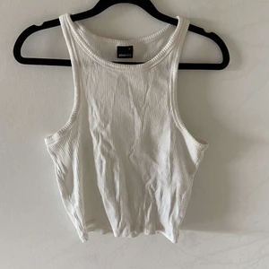 Tank top från Gina  - Gulligt linne som inte är mycket använt, säljer pga dubbletter🤍