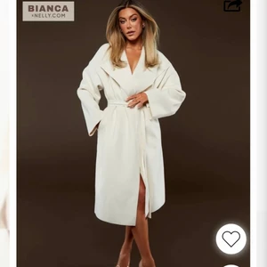 Biancas kappa- HELT OANVÄND STRL 34 - Fick hem den idag på posten. Den är helt ny och var för lång på mig.