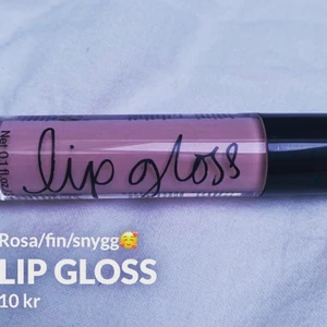 LIP GLOSS - Har aldrig använt👄 Frakten bror på skriv privat om du är intresserad 🥰 