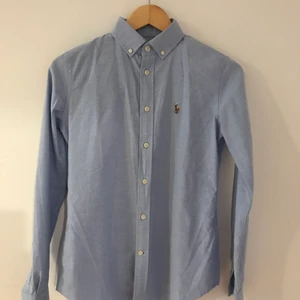 Ralph lauren slim fit skjorta  - Ralph Lauren skjorta slim fit i storlek 2 (34,36). Aldrig använd då den var för liten redan när den köptes. 