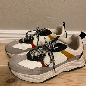 Chunky sneakers  - Säljer ett par chunky sneakers i bra skick! Från topshop men köpta på zalando! Frakt tillkommer 