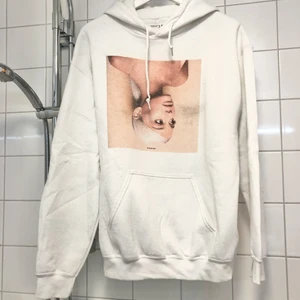 Hoodie - Ariana grande tröja i använt skick
