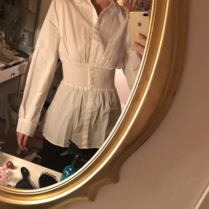 Topp från Monki - Storlek S.