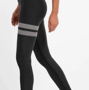 SÖKER STRONGER STRL XS - Söker någon av dessa på bilderna i strl XS! Kan köpa för allt mellan 50-400 kr! :) Ni får gärna skriva om ni har någon överdel som jag kan få med för någon hundring extra <3 Hör gärna av dig om du har någon av dessa! 