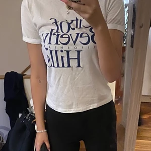 zara tröja - as ball tröja från zara! aldrig använd perfekt skick, passar till allt:) köparen står för frakt 