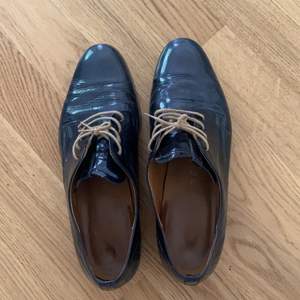 Blue leather Gabor shoes. Size 38. Worn a couple of times, very comfortable shoes. 