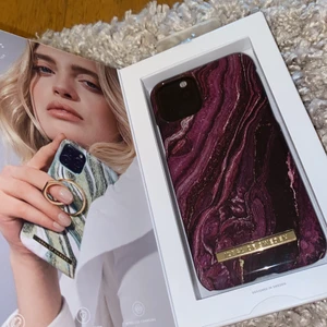 Mobilskal - Säljer ett helt nytt mobilskal från ideal of sweden då jag köpte en annan mobil. Passar till iPhone 11 pro/xs/x. Nypris är 399kr