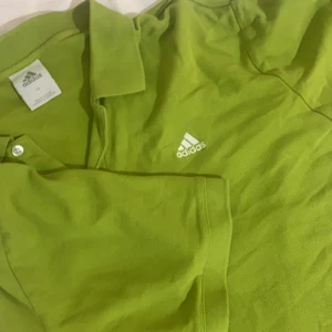 Adidas tshirt - Sååå fin adidas tshirt i strl 2XL men sitter som L. Köpare står för frakten 66kr 💕