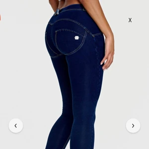 Freddy WR UP Byxor  - säljer mina Freddy WR upp byxor jätte snygga men har aldrig kommit till användning då jag ändats provat dom en gång, jätte sköna och man får snygg röv i dom med :) original priset är 1499kr 