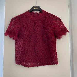 Topp från zara - Röd spets topp zara! 