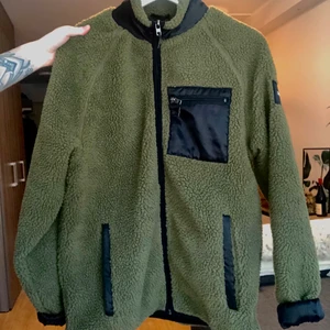 Fleecejacka - Militärgrön.