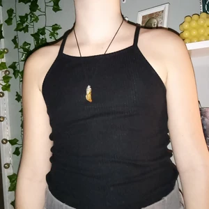 Linne - Ett fint svart linne i gott skick! Har inget speciellt att skriva om linnet men om du funderar på något skriv privat, linnet är extremt töjbart 