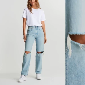 90’s high waist jeans - jättefina jeans som tyvärr har blivit lite stor på mig. använda kanske 3 gånger:)