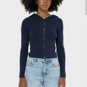 Stradivarius kofta mörkblå - Kofta med dragkedja 