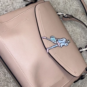 Väska  - Jättefin ljusrosa väska från zara! Köpt för längesen men aldrig använd!