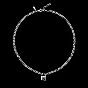 Maria nilsdotter - Maria Nilsdotter halsband! Köpt för nästan 5000 kr. Säljer för endast 3000. Mycket använt men ser ut att vara i fint skickd