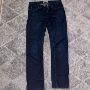 Fina acne jeans. Aldrig använda pga att de är små i storleken. Det är 36 men de känns som 32. 