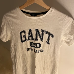 Tshirt gant - Använt skick strl 12 år 