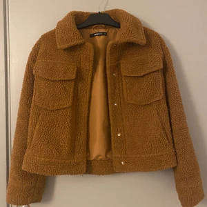 Teddyjacka  - Teddyjacka, Stl 34 men passar mig som vanligtvis har 36.