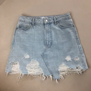 Topshop kjol  - Kort kjol, högmidjad. Använd fåtal gånger.