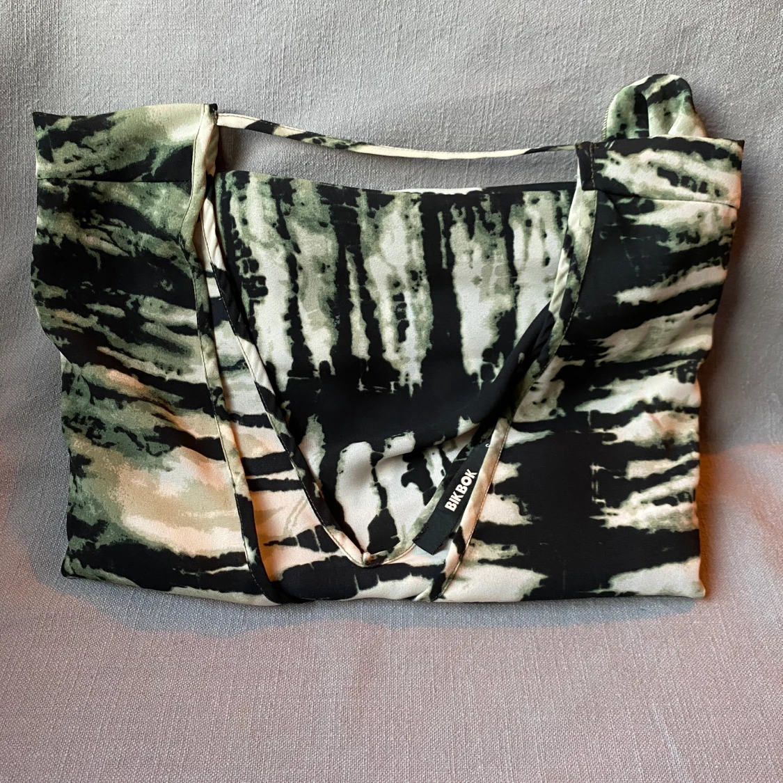 Jättefin top med vida ärmar - 91