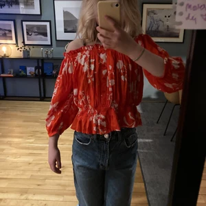 BikBok XS - En blus från BikBok i storleken XS och aldrig använd ❤️