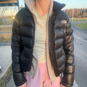 North Face Jacka - North face jacka Storlek S. Köpt helt ny och använd 1 vinter. Nypris 1800kr.