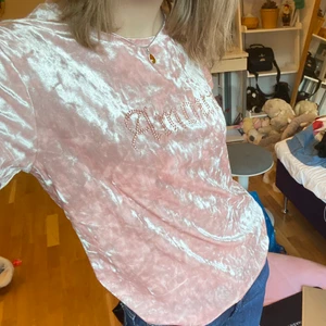 Samets t-shirt - Mysig t-shirt tröja i mjukt sammet, storlek xs. Den är som ny, har använt den ett fåtal gånger.