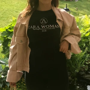 Zara Tshirt - Tshirt från Zara i storlek S. Bra skick, knappt använd 🤍