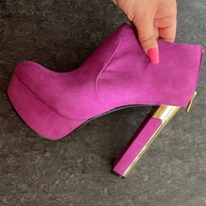 Klackskor  - Storlek 38 nypris 700kr knappt använda