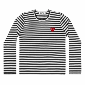 CDG Play (long sleeve) - 🤍🌧🪐Hej säljer min fina CDG tröja som inte kommer till användning så mycket. Storlek S men skulle säga att den sitter som en S-M. skicka för bilder med tröjan på.♥️ villig att sänka priset vid snabb affär(FRAKT STÅR FÖR KÖPAREN) köpt för 1.400kr ungefär på Paul&Friends