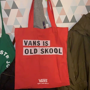 Vans tygpåse - Några år gammal men fortfarande väldigt fungerande😀 Helt vanlig påse utan några fack inuti.