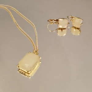 Halsband och örhängen - 70kr för allt, kan posta men då betalar du frakt själv 