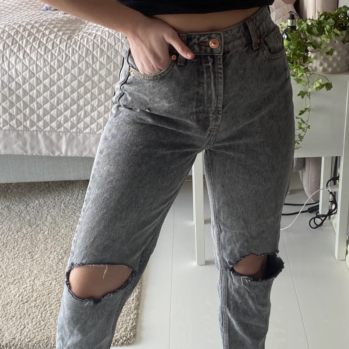 Gråa slitna momjeans - 91