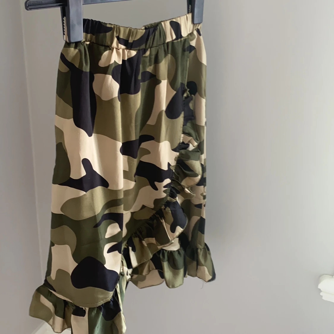 Kjol i mycket bra skick från grunt stl M (146-152 - 90