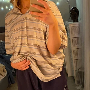 Lacoste pikétröja - Bekväm pikétröja. Storlek L. Funkar till båda tjejer och killar.
