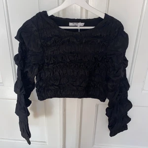 Nakd topp  - Super fin topp ifrån nakd. Fint skick!                                         Hör av er vid frågor/ intresse!🖤