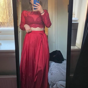 Tvådelad balklänning - Så snygg, perfekta färgen, skulle säga att den är en S, köpt för 1500 och aldrig använd