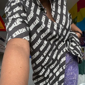 Bille Eilish big shirt  - En oversize Bille Eilish skjorta