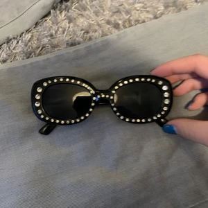 Solglasögon - Så snygga glasögon , köparen står för frakt 💕