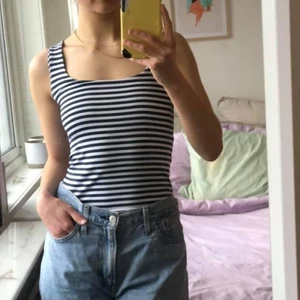 Sommarlinne från Zara - Såå skönt och snyggt linne från Zara. Använd fåtal gånger, inget att anmärka på.   Storlek: S  Pris: 166:- inkl frakt